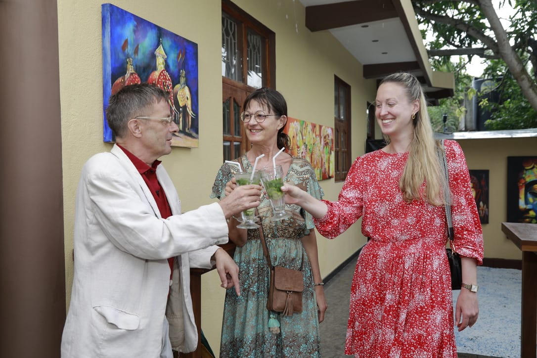 A happy Galeria Art & More collector 4